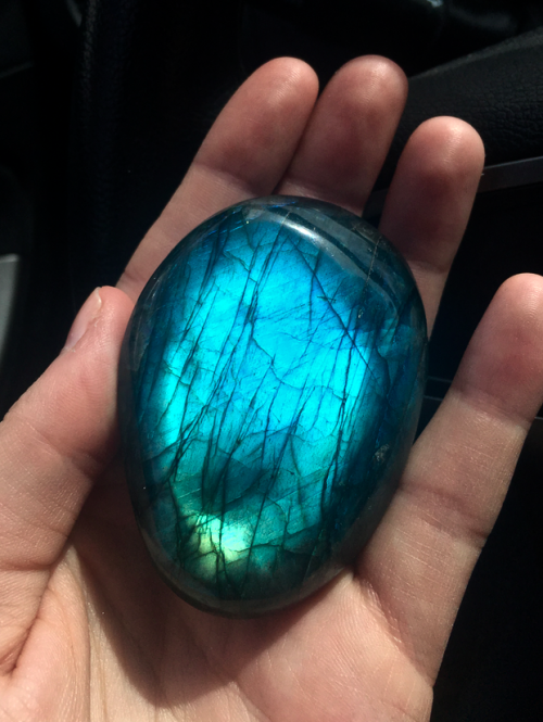 solarianwitch:

My labradorite again. It’s literally the most…